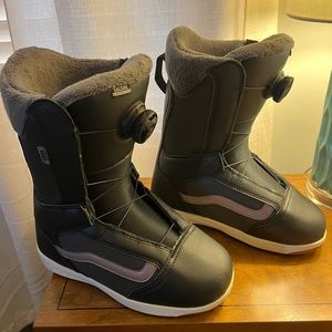 Like New Vans Snowboarding Boots